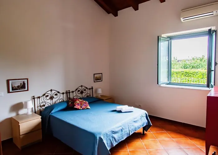 Casa Bianca Capo dʼOrlando